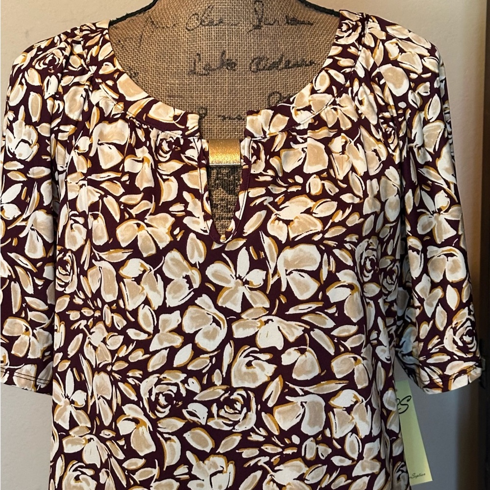 Pretty floral blouse-New with tag! - Picture 2 of 3
